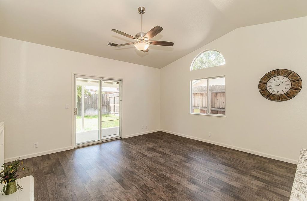 Image 18 of property listing at 1535 Morgan Drive, Kingsburg, CA 93631