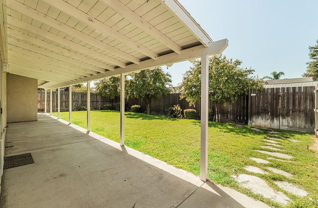 Image 24 of property listing at 1535 Morgan Drive, Kingsburg, CA 93631