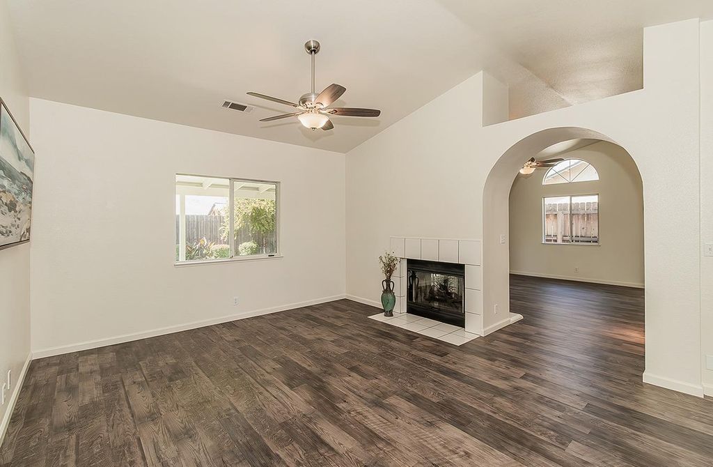 Image 5 of property listing at 1535 Morgan Drive, Kingsburg, CA 93631