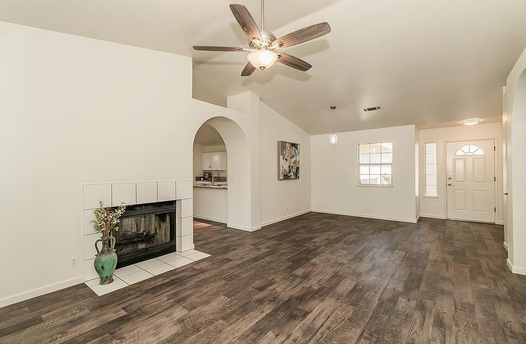 Image 7 of property listing at 1535 Morgan Drive, Kingsburg, CA 93631