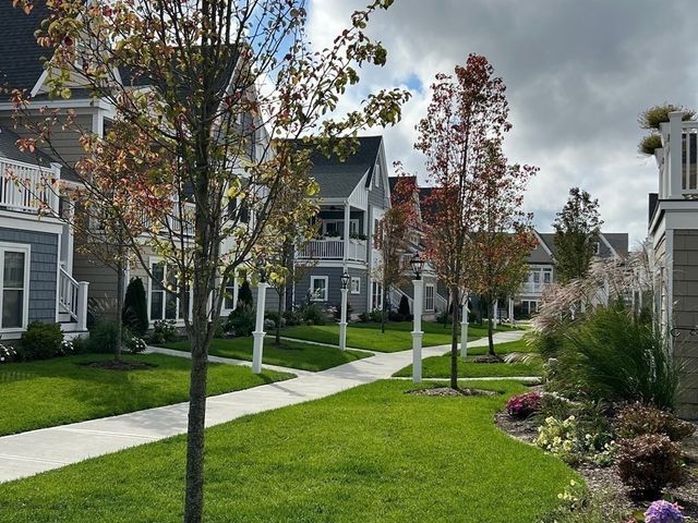 19 Trumpet Vine Lane, Plymouth, MA 02360