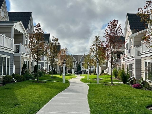 19 Trumpet Vine Lane, Plymouth, MA 02360