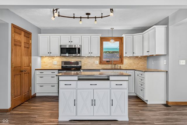 615 W 7th Street, Seymour, IN 47274