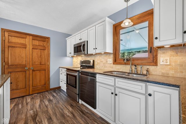 615 W 7th Street, Seymour, IN 47274