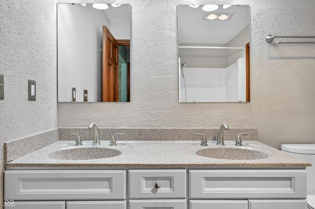 615 W 7th Street, Seymour, IN 47274
