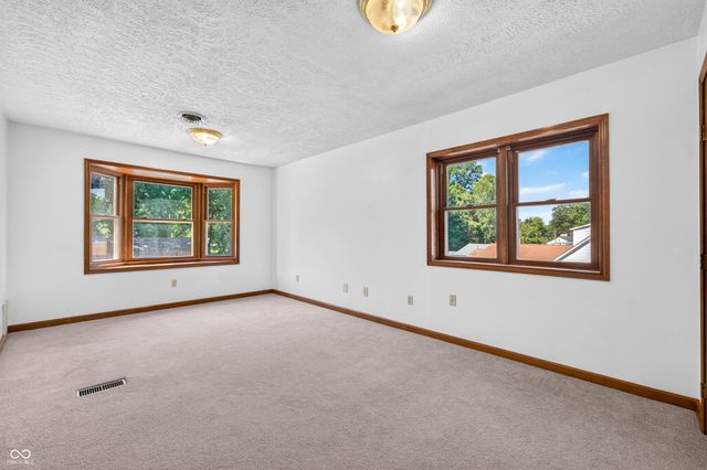 615 W 7th Street, Seymour, IN 47274