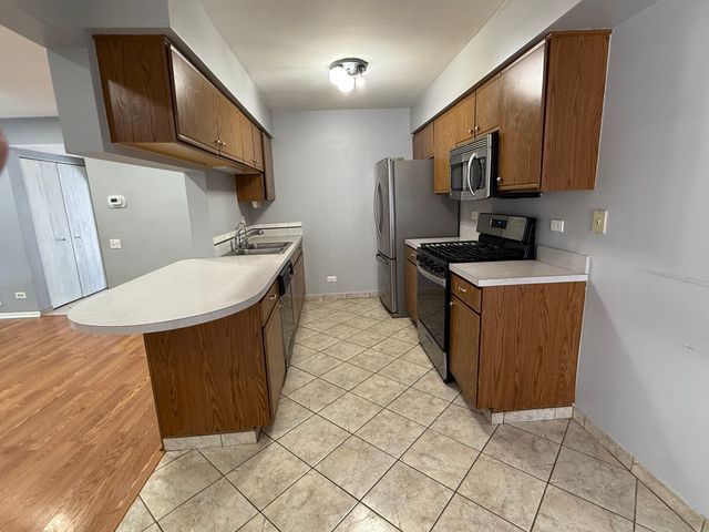 210 Shadybrook Lane, Aurora, IL 60504