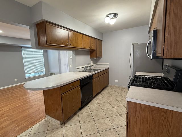 210 Shadybrook Lane, Aurora, IL 60504