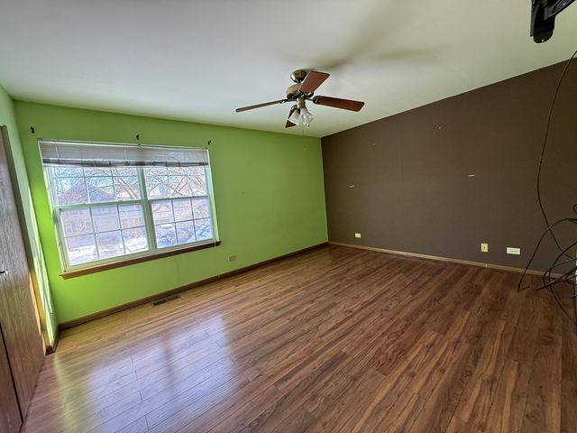 210 Shadybrook Lane, Aurora, IL 60504