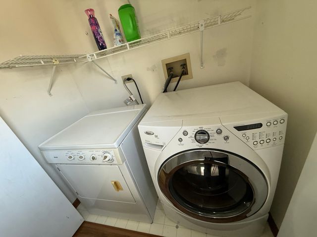 210 Shadybrook Lane, Aurora, IL 60504