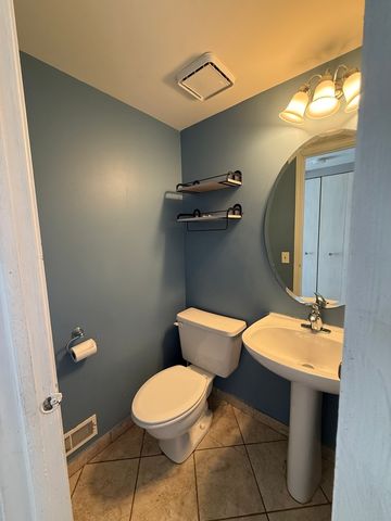 210 Shadybrook Lane, Aurora, IL 60504