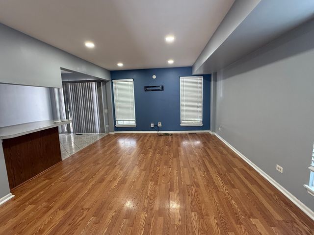 210 Shadybrook Lane, Aurora, IL 60504