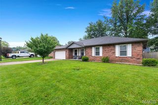 624 Deerfield Drive, Belleville, IL 62226