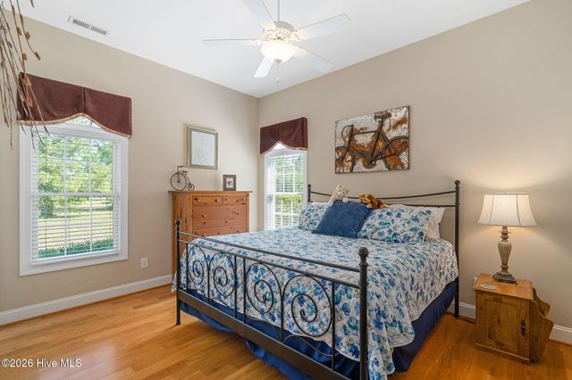 152 E Winding Way, Wallace, NC 28466