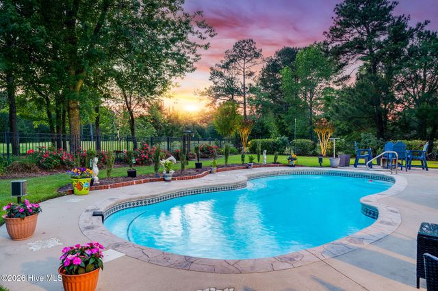 152 E Winding Way, Wallace, NC 28466