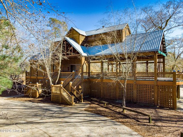 152 E Winding Way, Wallace, NC 28466
