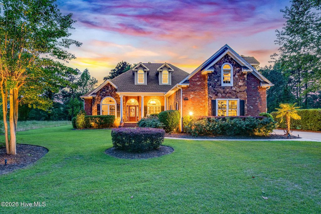 152 E Winding Way, Wallace, NC 28466