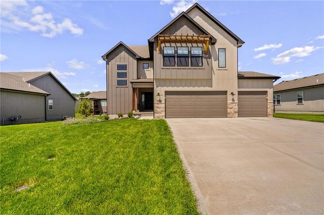 18738 Ocheltree Street, Spring Hill, KS 66083