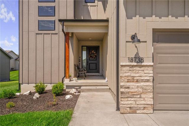 18738 Ocheltree Street, Spring Hill, KS 66083