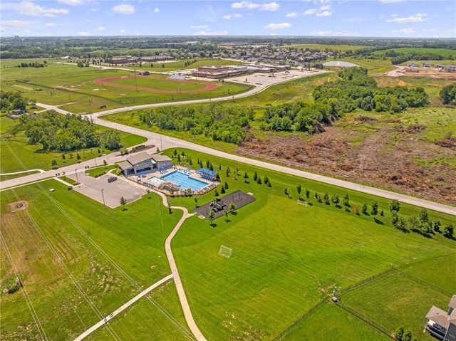 18738 Ocheltree Street, Spring Hill, KS 66083