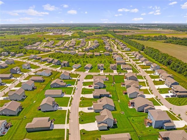 18738 Ocheltree Street, Spring Hill, KS 66083