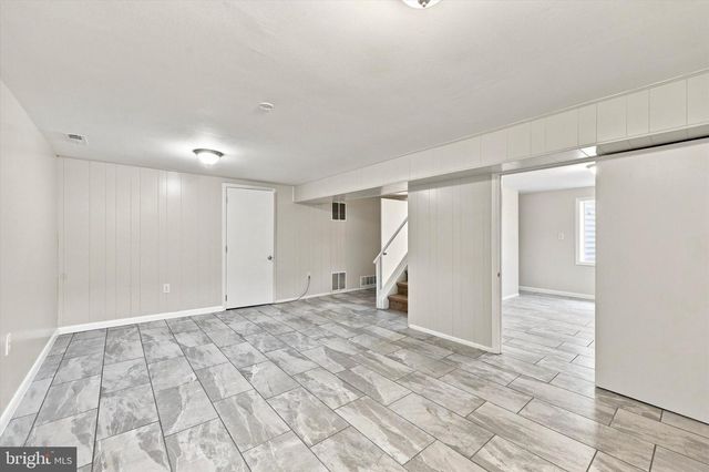 909 RAHWAY DR, Newark, DE 19711