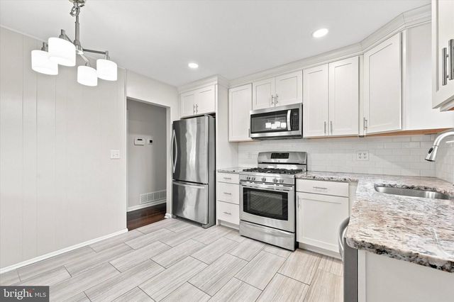 909 RAHWAY DR, Newark, DE 19711