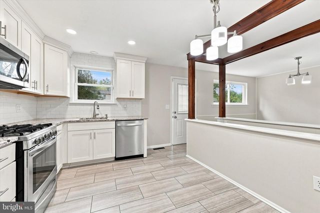 909 RAHWAY DR, Newark, DE 19711