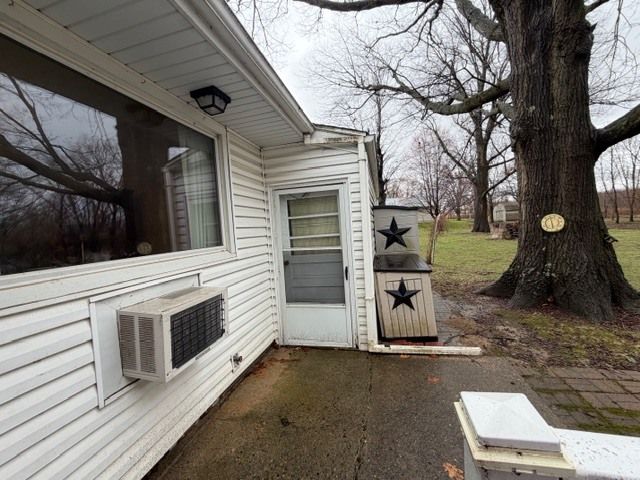 5563 Stone Road, Clinton, IL 61727