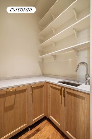 44 E 82ND Street, New York City, NY 10028