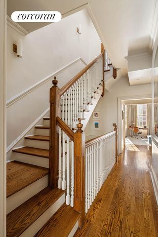 44 E 82ND Street, New York City, NY 10028