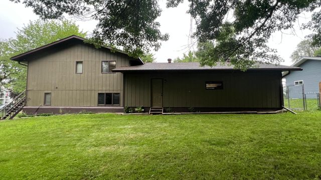 110 11th Street N, Sauk Rapids, MN 56379