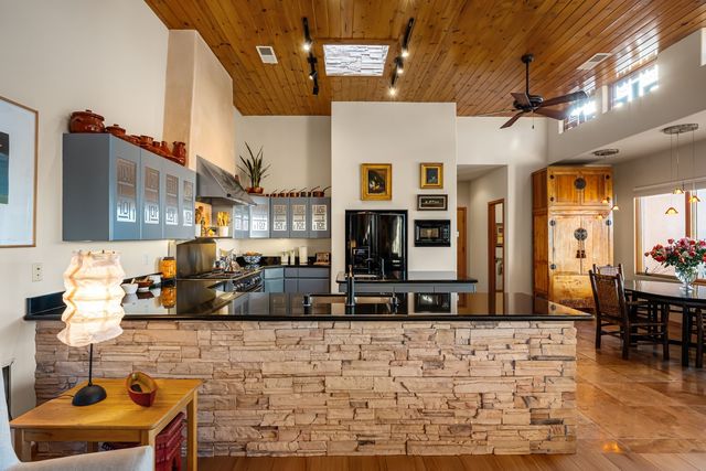 8 Sunrise, Placitas, NM 87043