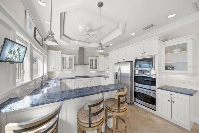 105 49TH STREET, Holmes Beach, FL 34217