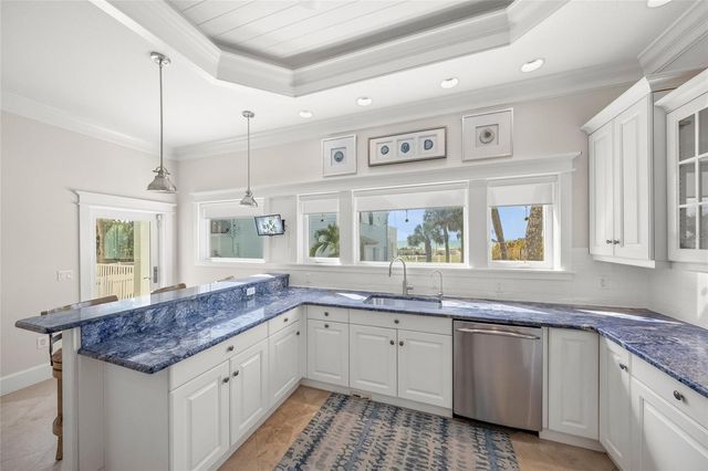 105 49TH STREET, Holmes Beach, FL 34217