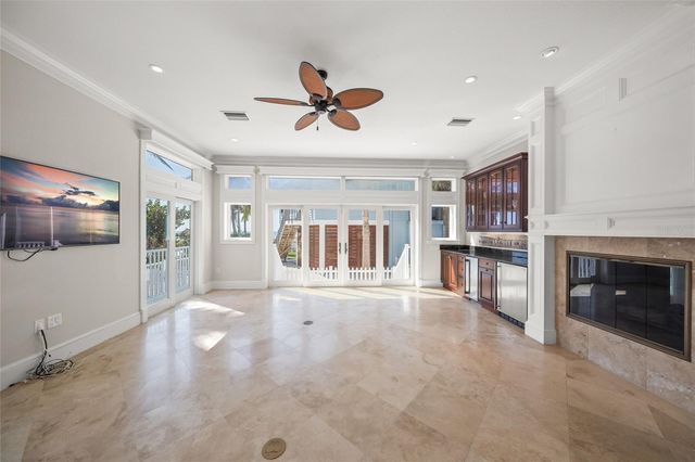 105 49TH STREET, Holmes Beach, FL 34217