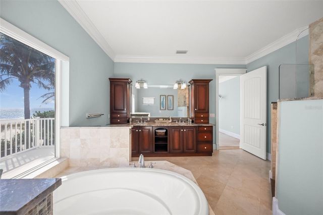 105 49TH STREET, Holmes Beach, FL 34217