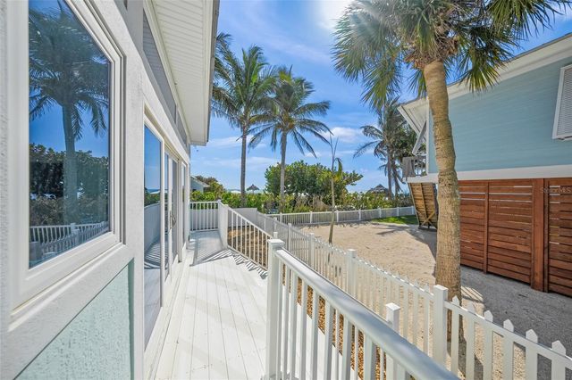 105 49TH STREET, Holmes Beach, FL 34217