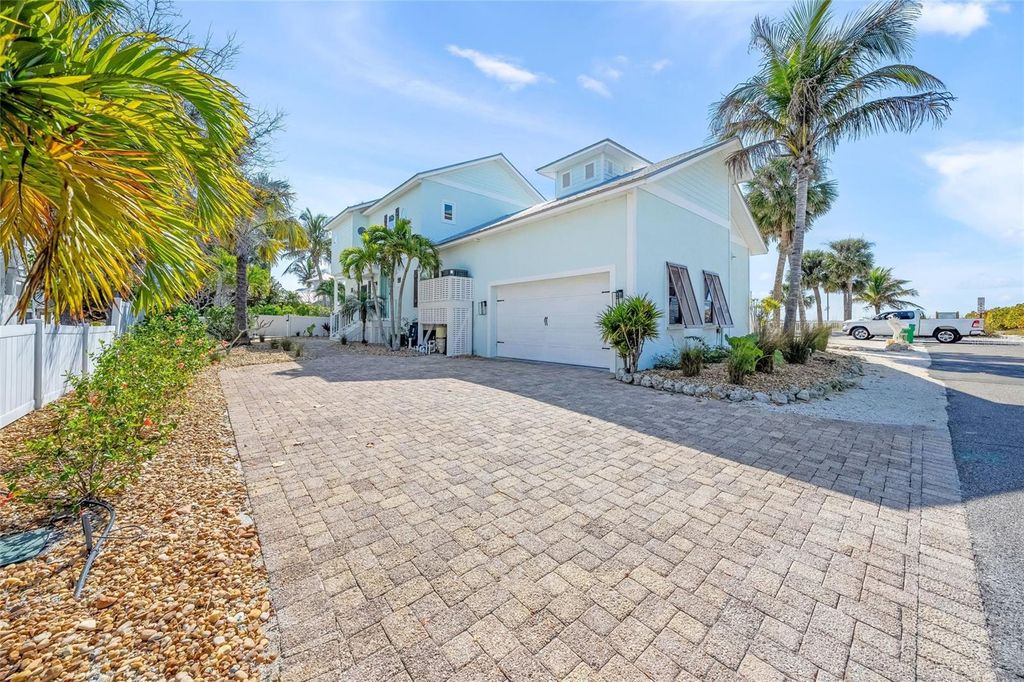 Image 8 of property listing at 105 49TH STREET, Holmes Beach, FL 34217