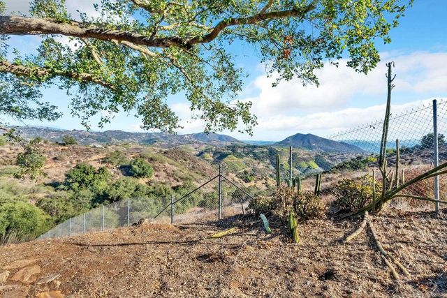 1029 Rainbow Valley Ct, Fallbrook, CA 92028