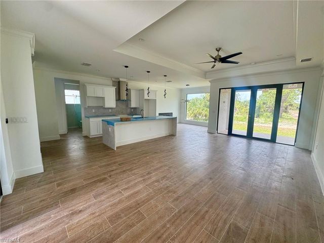 2741 41st AVE NE, Naples, FL 34120