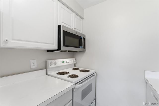 138 Princeton Drive, South Lyon, MI 48178