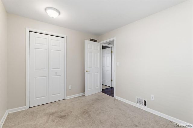 138 Princeton Drive, South Lyon, MI 48178