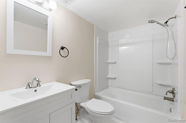 138 Princeton Drive, South Lyon, MI 48178