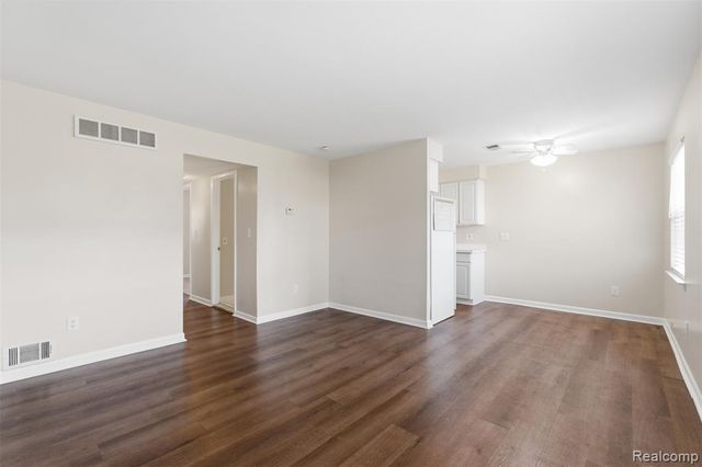 138 Princeton Drive, South Lyon, MI 48178