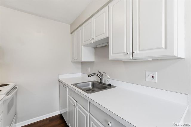 138 Princeton Drive, South Lyon, MI 48178