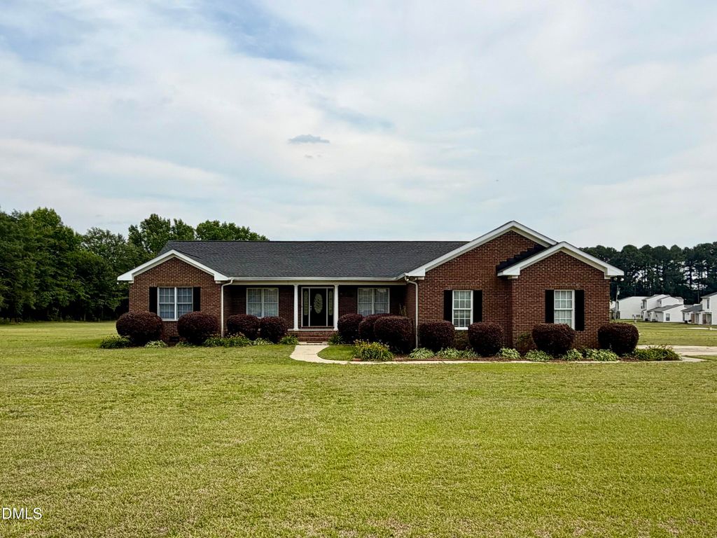 800 Carolina Drive, Dunn, NC 28334
