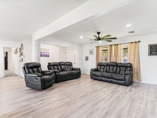 904 Avenue C, Sweeny, TX 77480