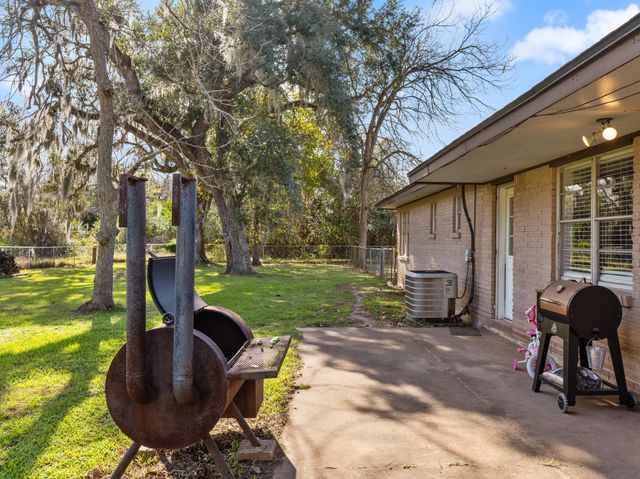 904 Avenue C, Sweeny, TX 77480