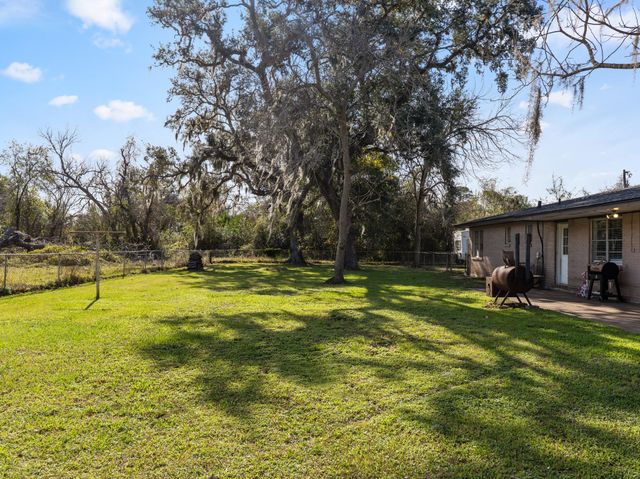 904 Avenue C, Sweeny, TX 77480